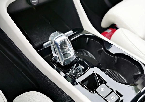 Volvo XC 40 cena 116800 przebieg: 122000, rok produkcji 2019 z Świdnica małe 742